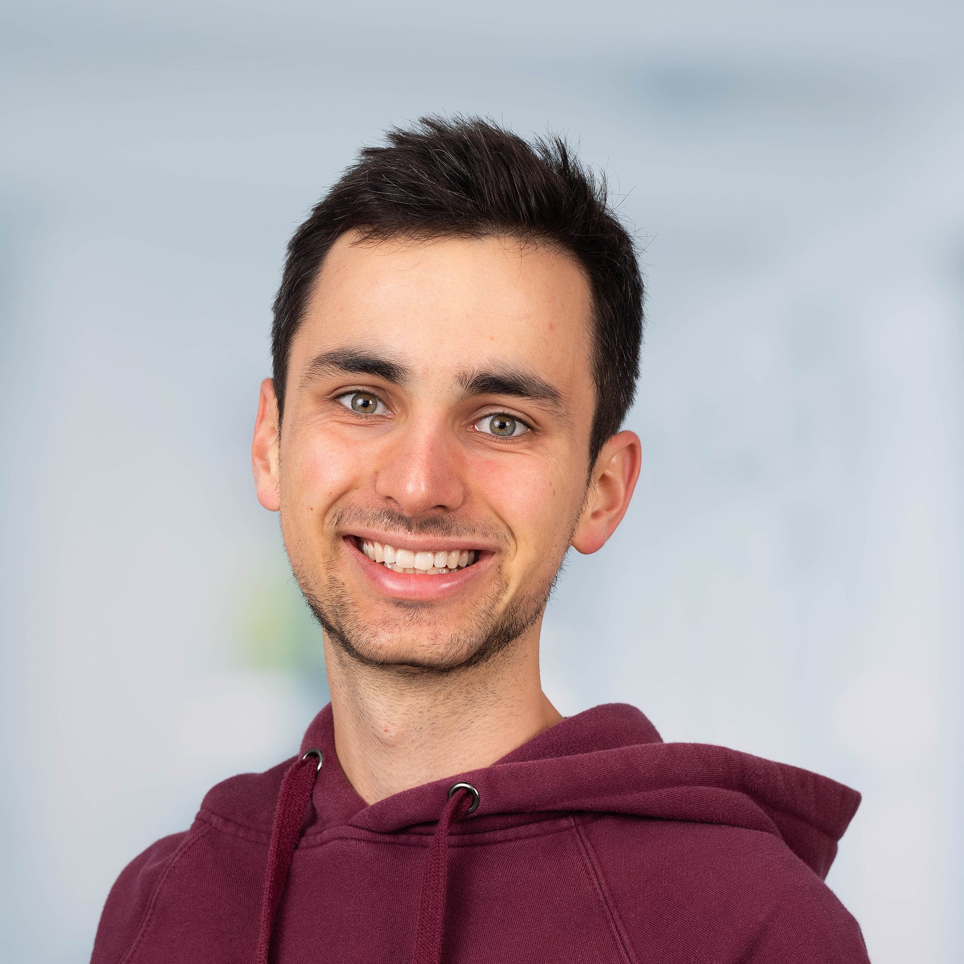 Formation of clusters and coarsening in weakly interacting diffusions